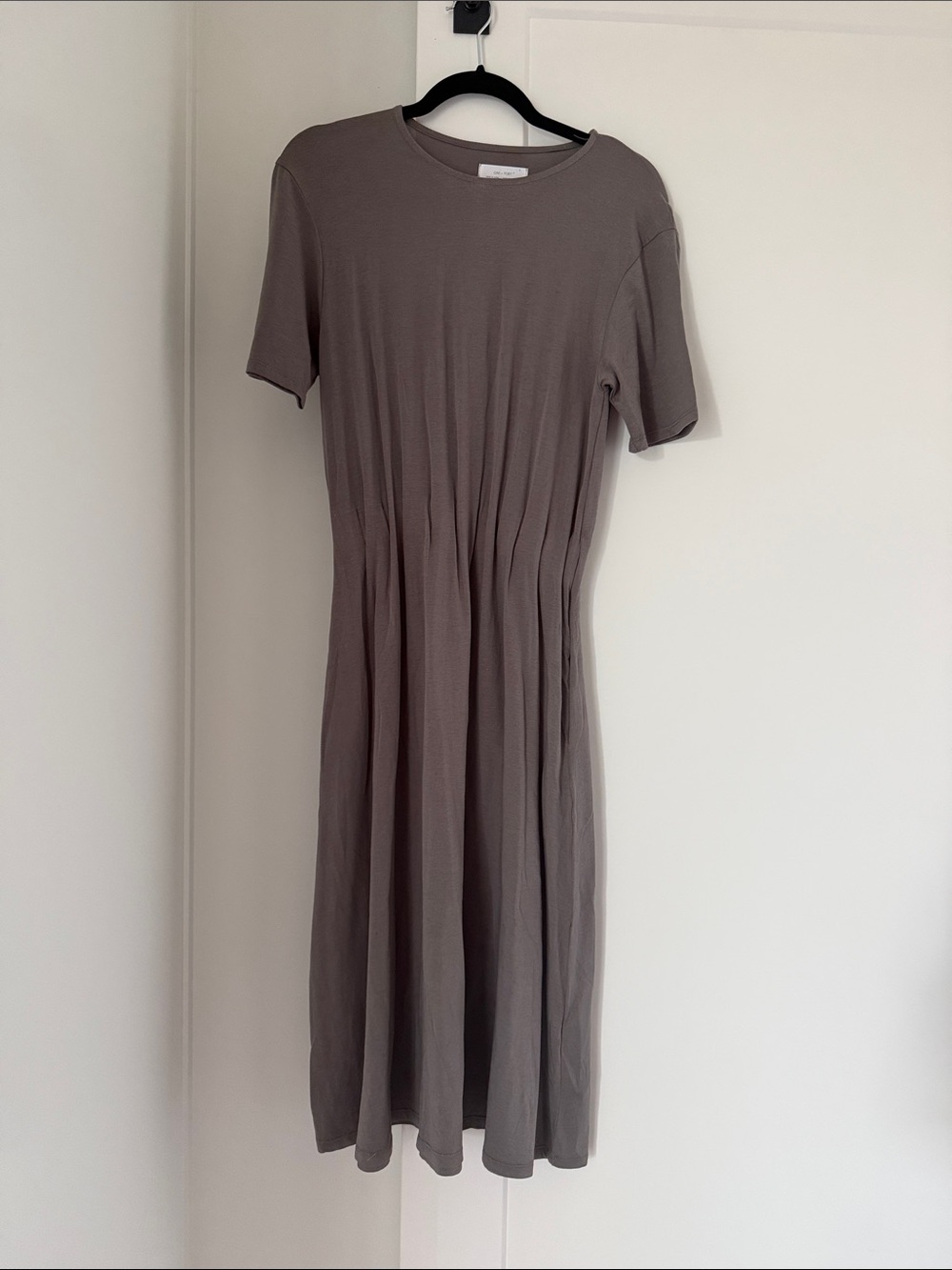 Oak & Fort Women's Short-Sleeve Midi Dress in Taupe